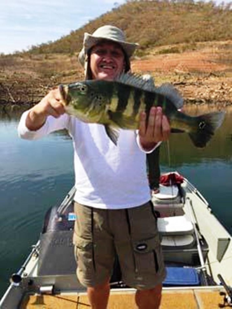 O mesmo tucunaré-azul é pescado quatro anos depois 